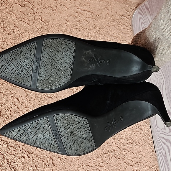 Nine West black suede pointed ankle booties size: 12 - Picture 14 of 17